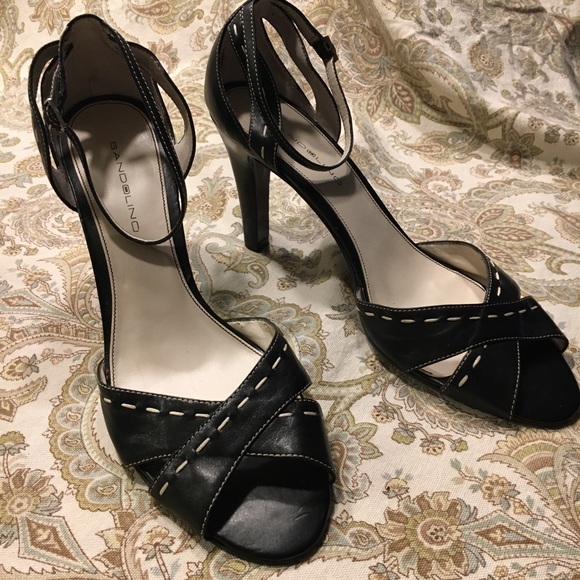 Bandolino Loreen Black Heels with Ankle Straps - Picture 2 of 8